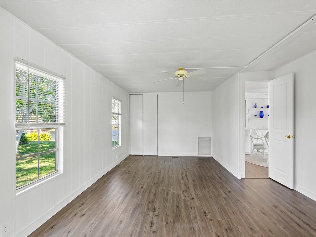 11 El Segundo, Port St. Lucie