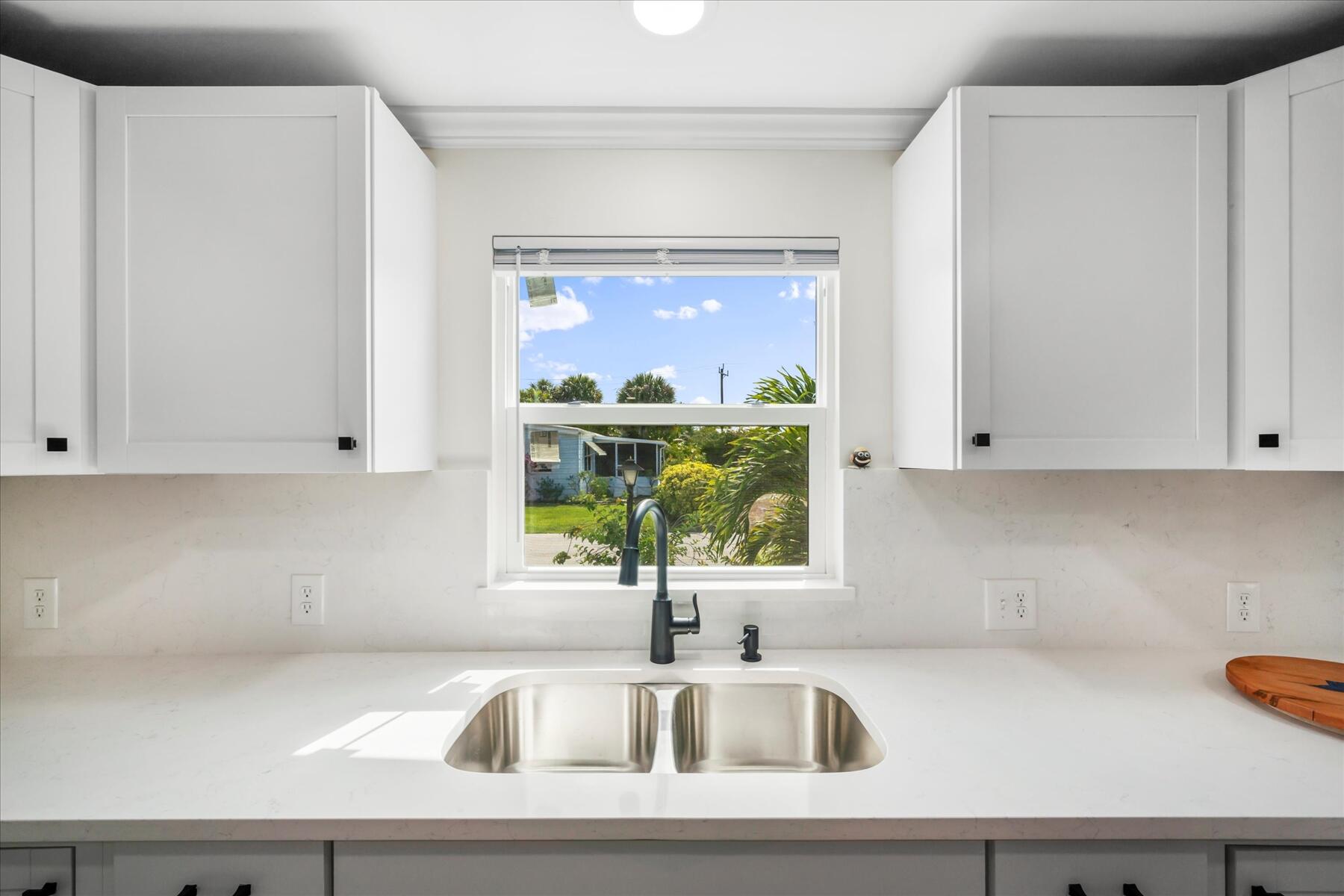 372 NE Jade Circle