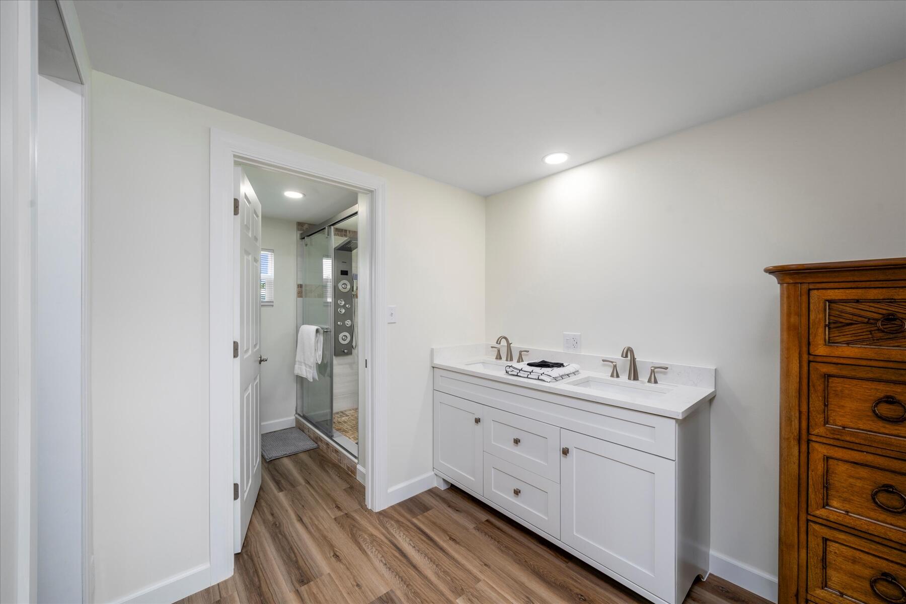 372 NE Jade Circle
