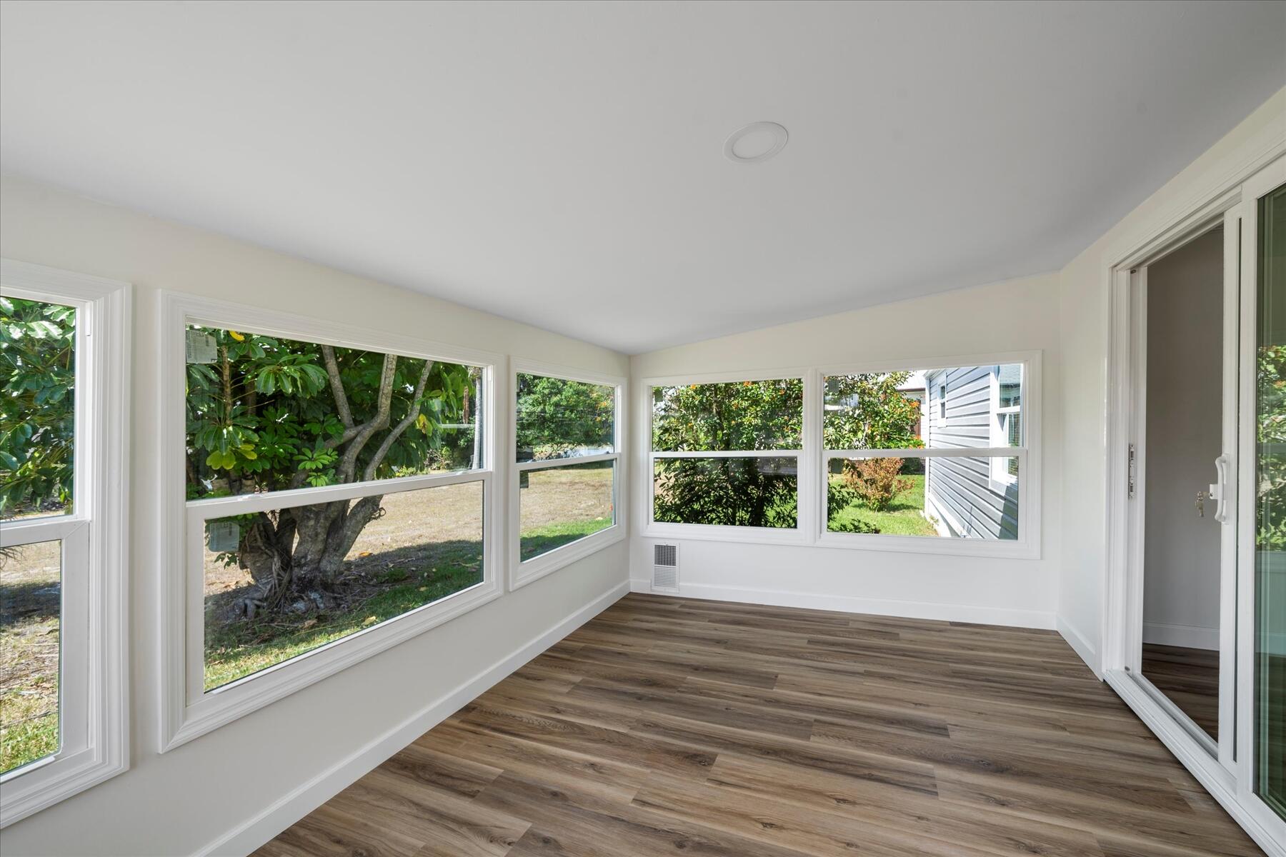372 NE Jade Circle