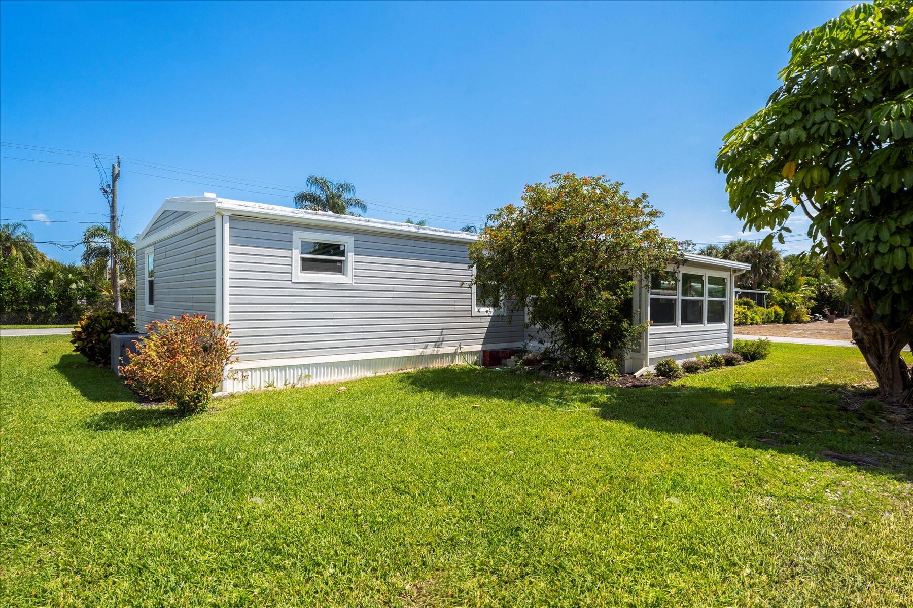 372 NE Jade Circle