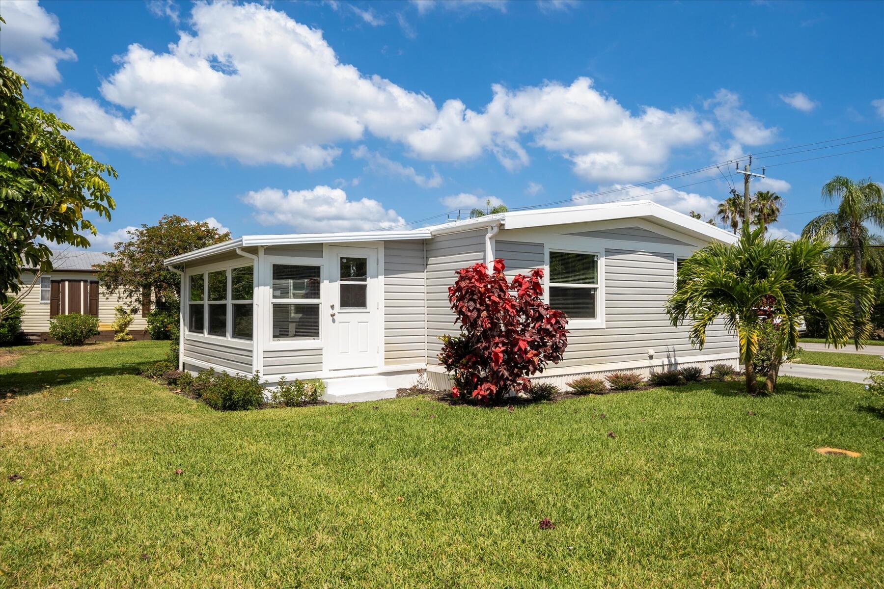 372 NE Jade Circle