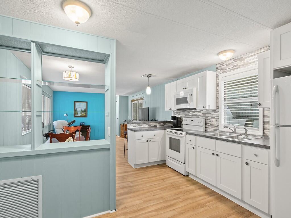 102 N Warner Drive