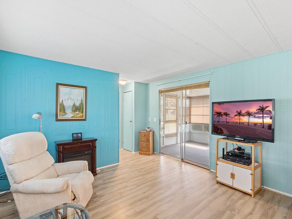 102 N Warner Drive