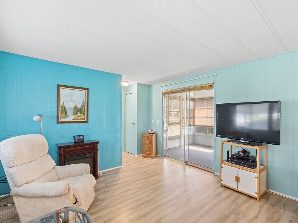 102 N Warner Drive