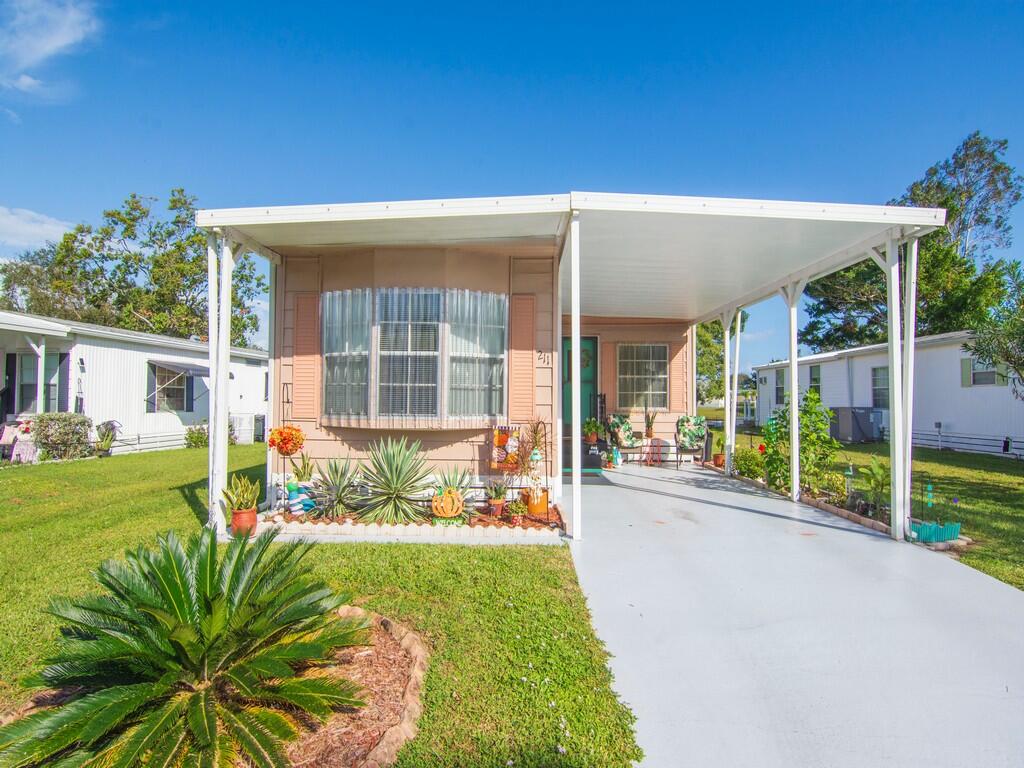 211 West Caribbean, Port St. Lucie