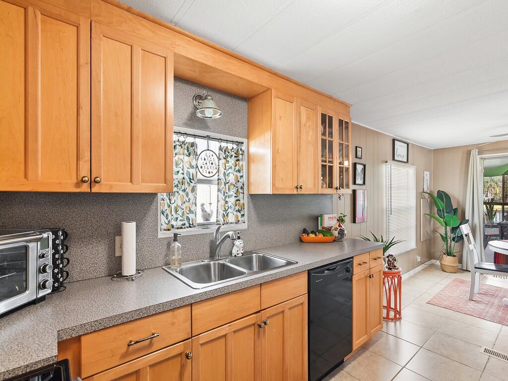 211 West Caribbean, Port St. Lucie
