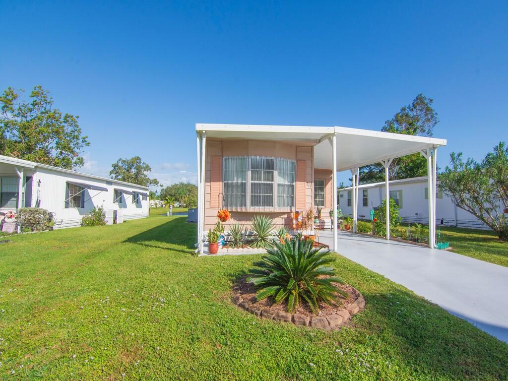 211 West Caribbean, Port St. Lucie