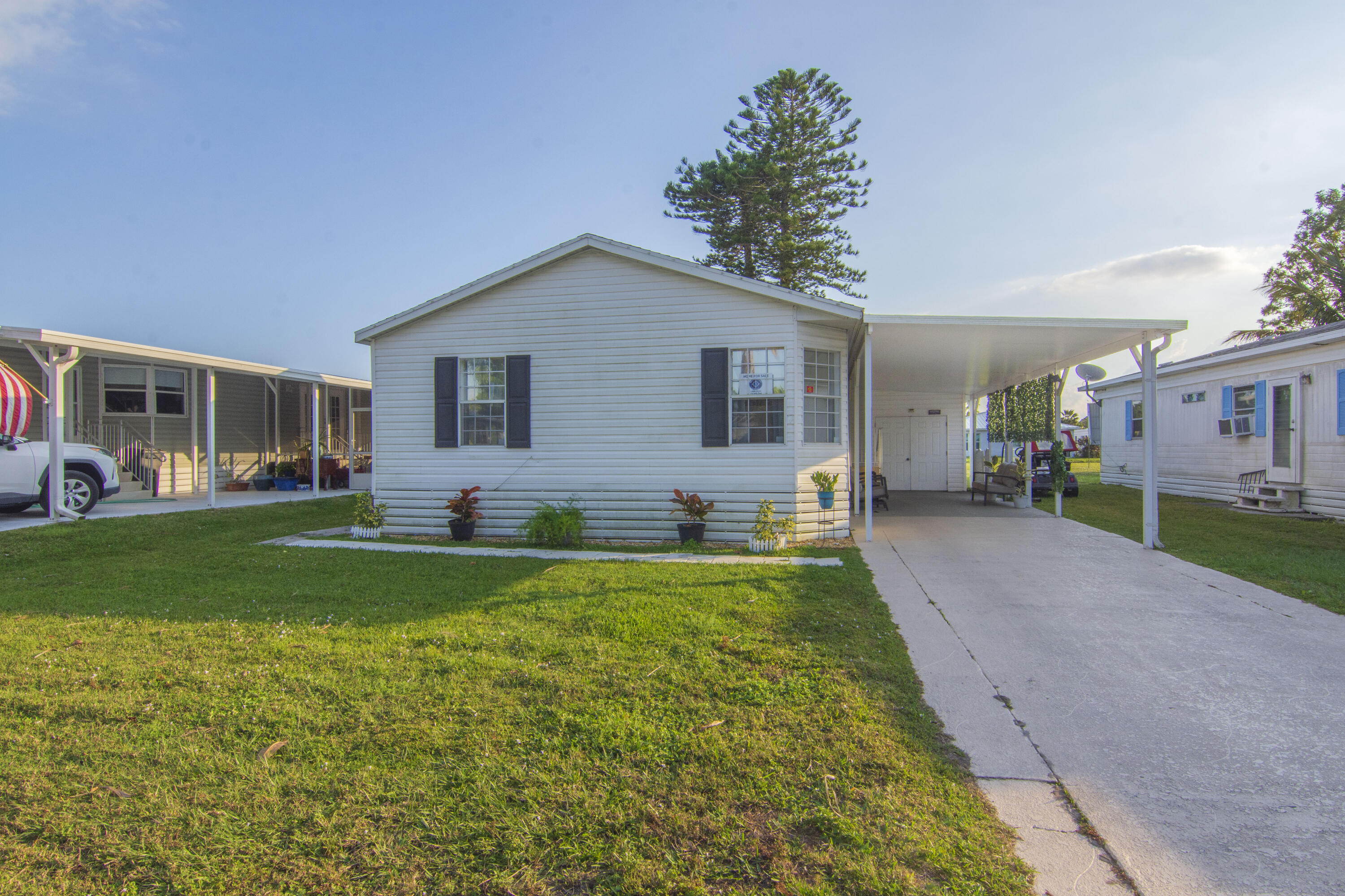 71 El Camino Real, Port St. Lucie