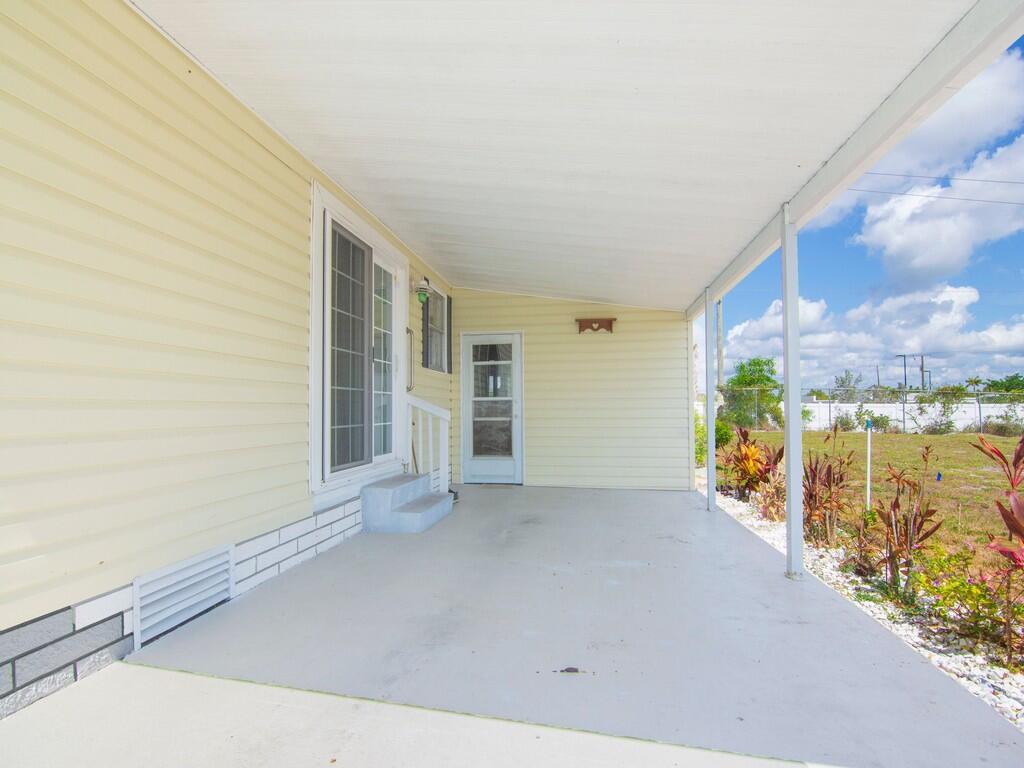 196 NE Emerald Drive