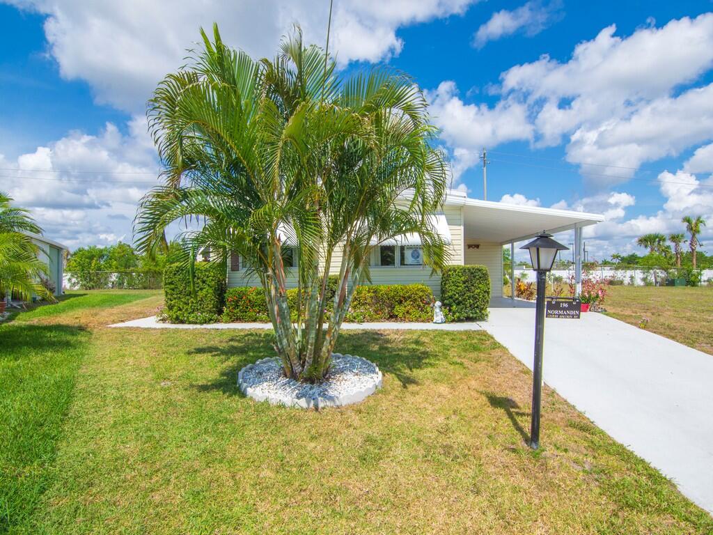196 NE Emerald Drive