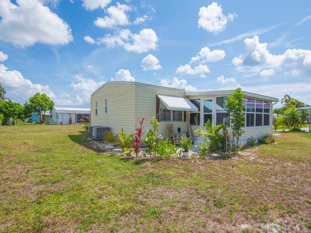 196 NE Emerald Drive