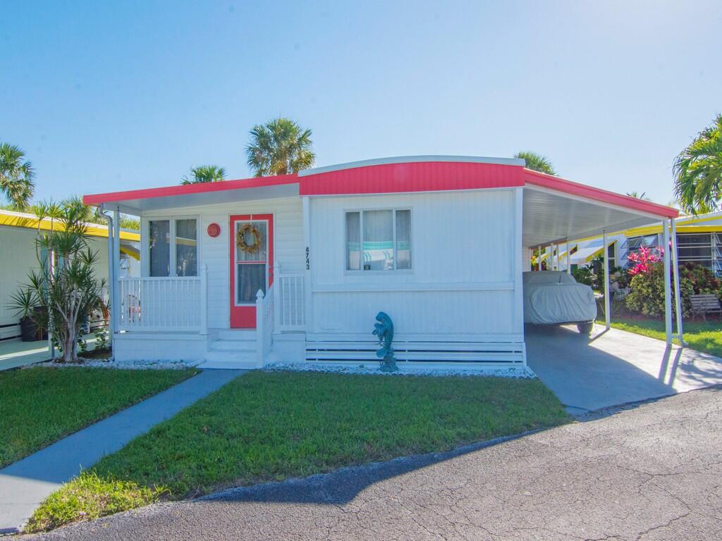 4743 NE Blue Heron Lane 7