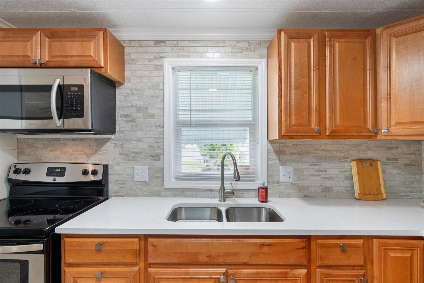261 NE Cameo Way
