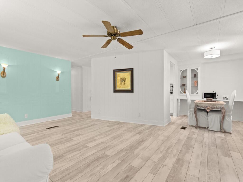 125 La Vaughn Circle