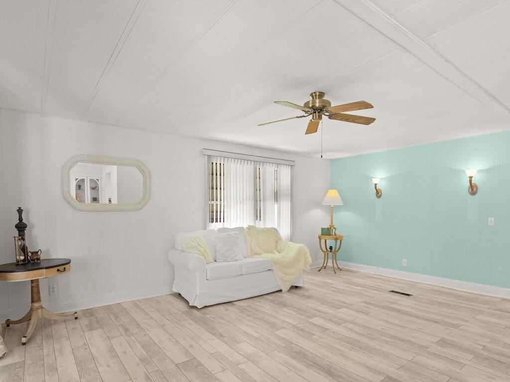 125 La Vaughn Circle