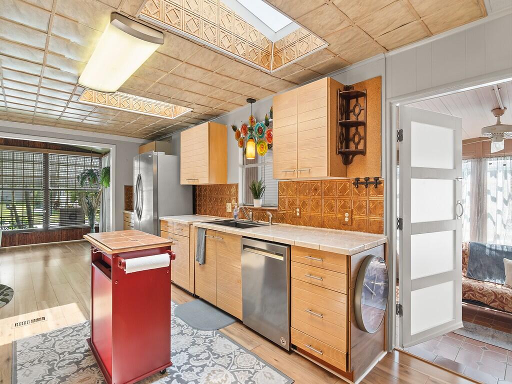 4 N North Warner Drive