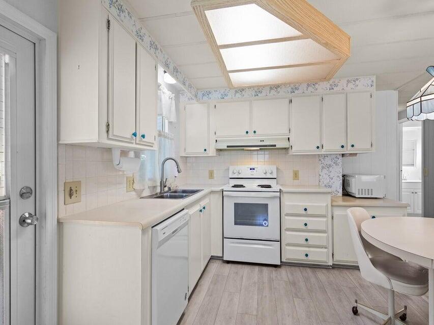 434 NE Topaz Terrace