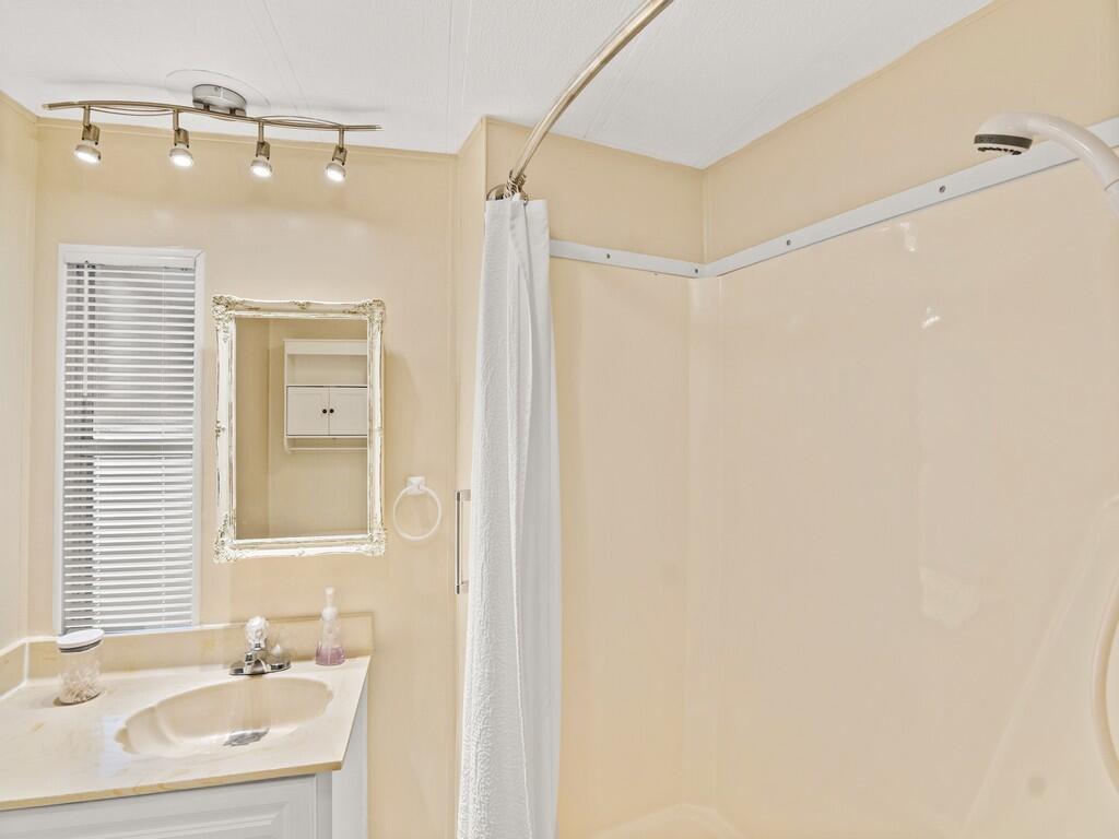 4800 SE Federal Highway Highway 76