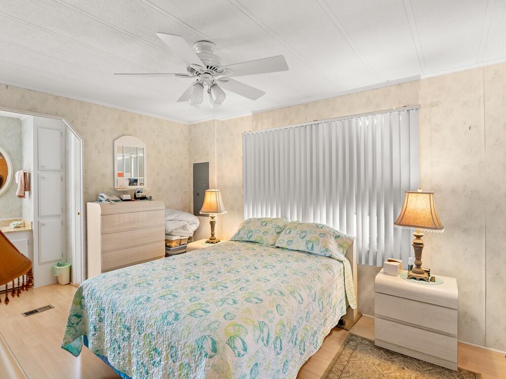 236 NE Sunshine Lane