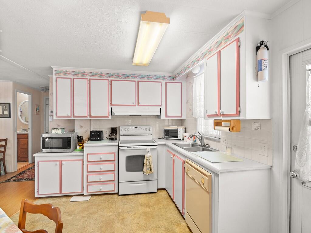 236 NE Sunshine Lane