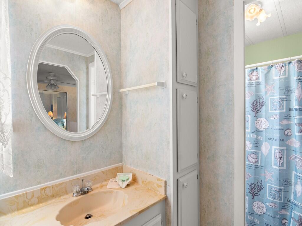 236 NE Sunshine Lane