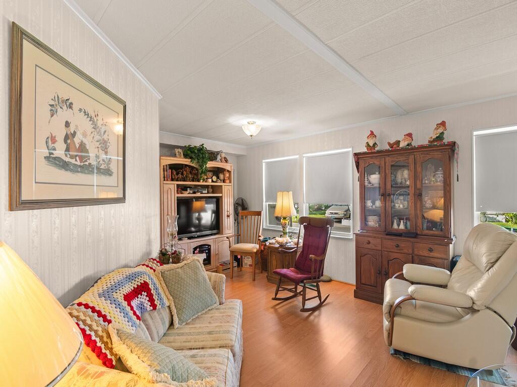 236 NE Sunshine Lane