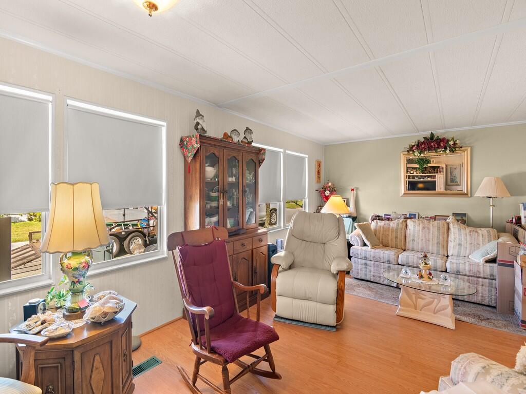 236 NE Sunshine Lane