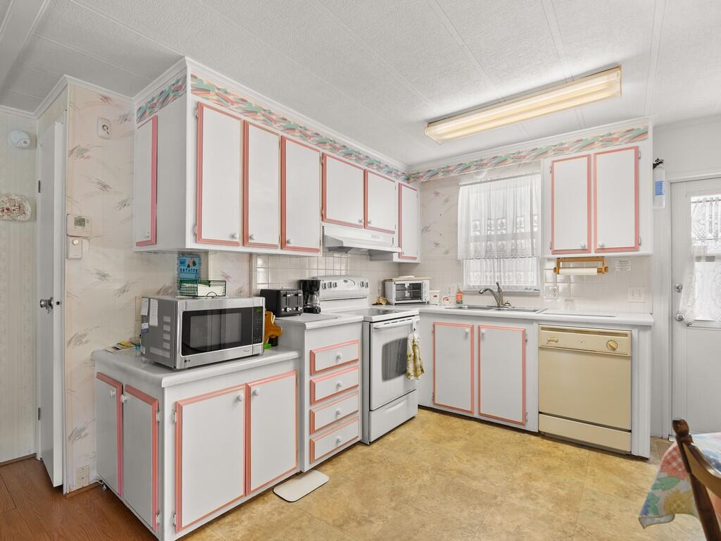 236 NE Sunshine Lane