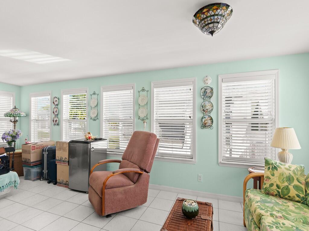 236 NE Sunshine Lane