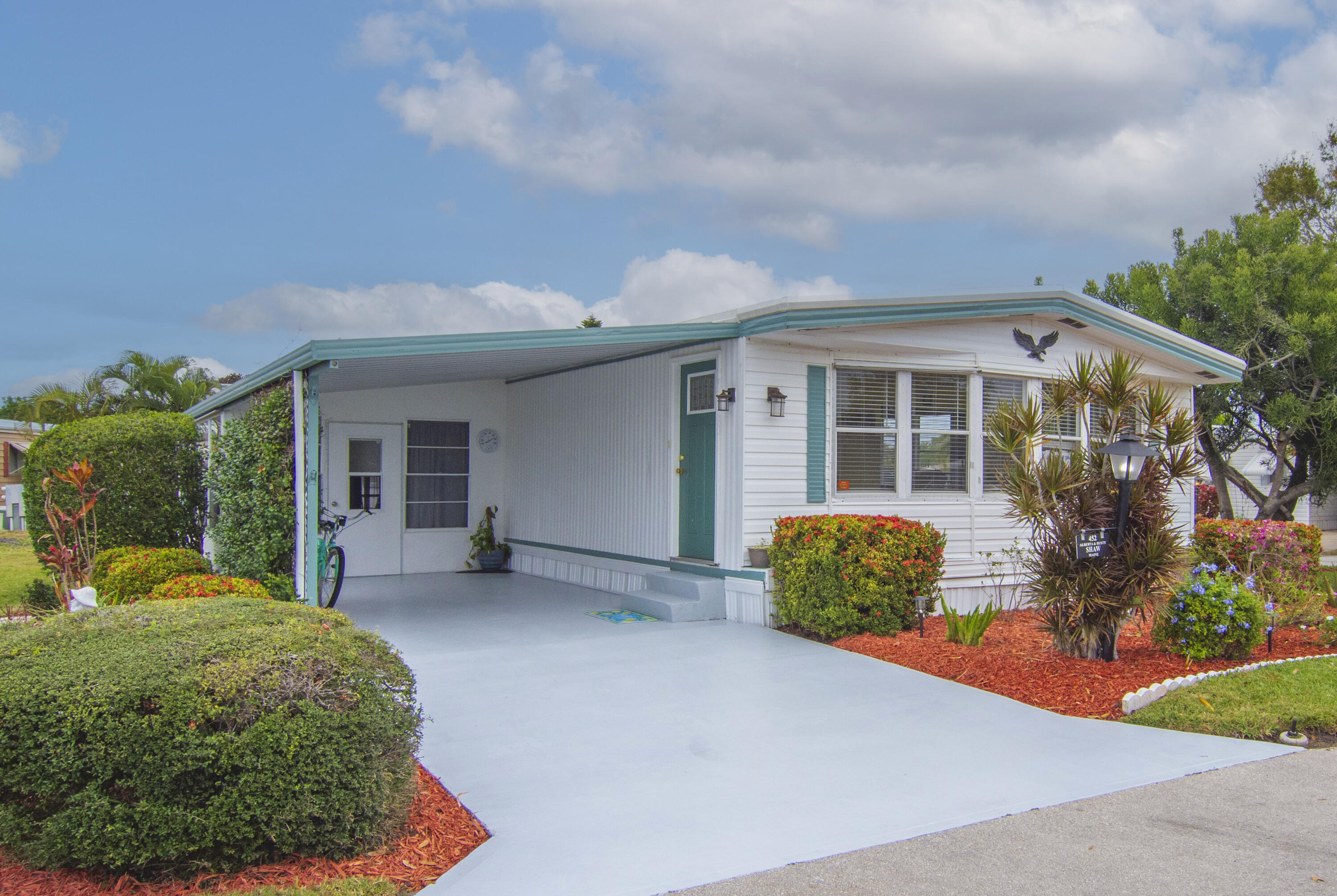 452 NE Pinelake Village Boulevard