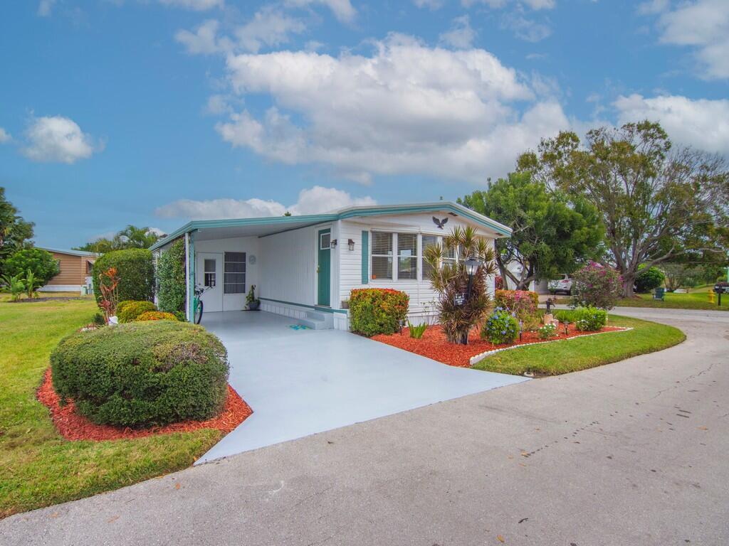 452 NE Pinelake Village Boulevard