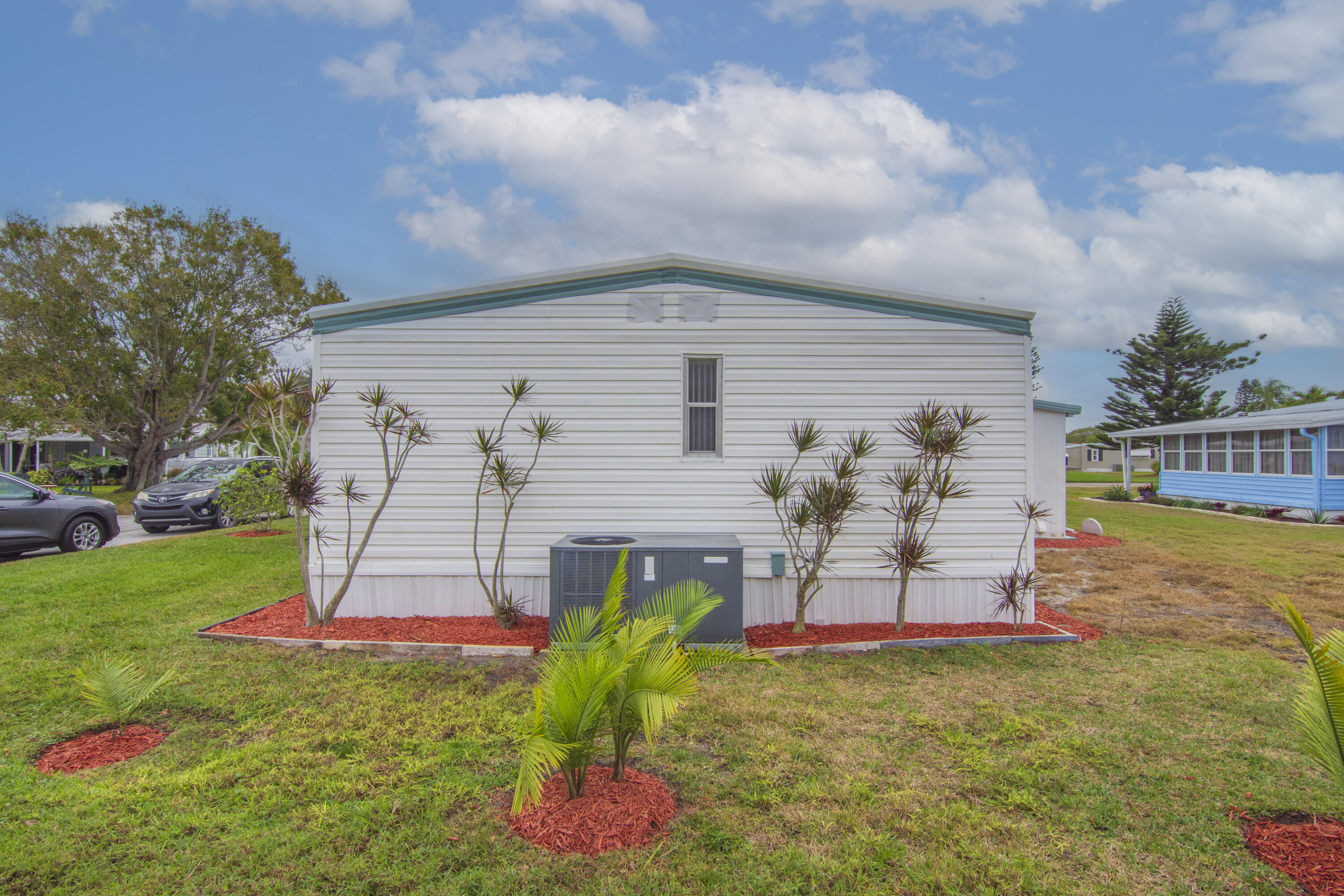 452 NE Pinelake Village Boulevard