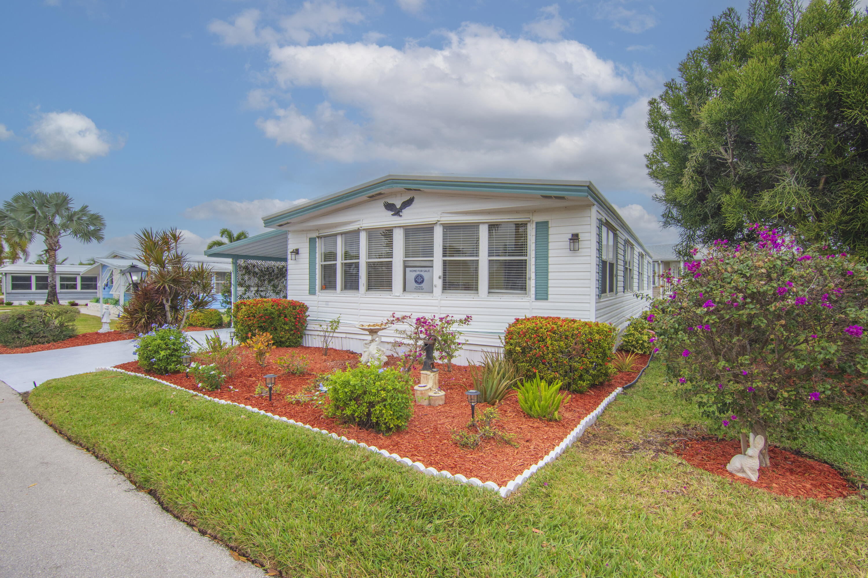 452 NE Pinelake Village Boulevard