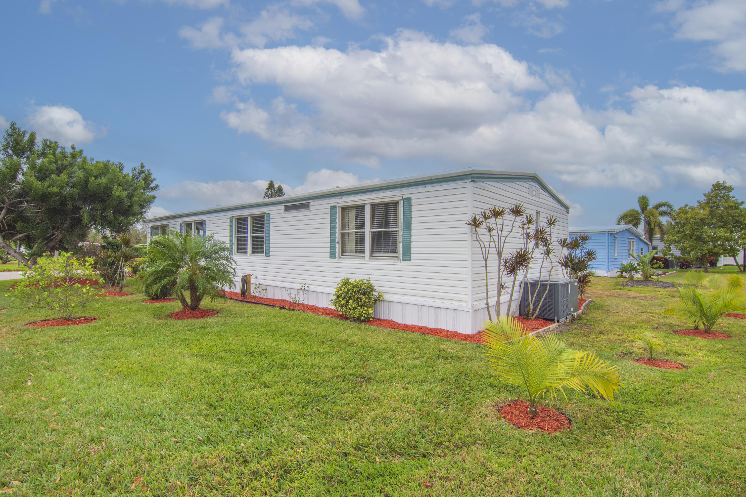 452 NE Pinelake Village Boulevard