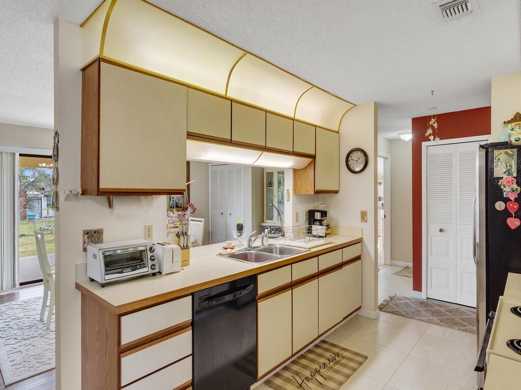 2543 SE Price Court, Port St. Lucie