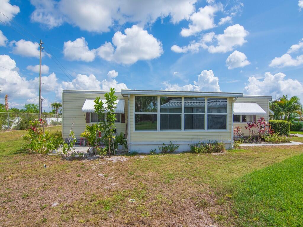 196 NE Emerald Drive