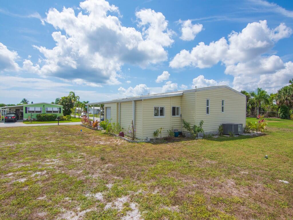 196 NE Emerald Drive