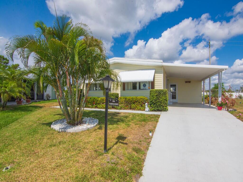 196 NE Emerald Drive