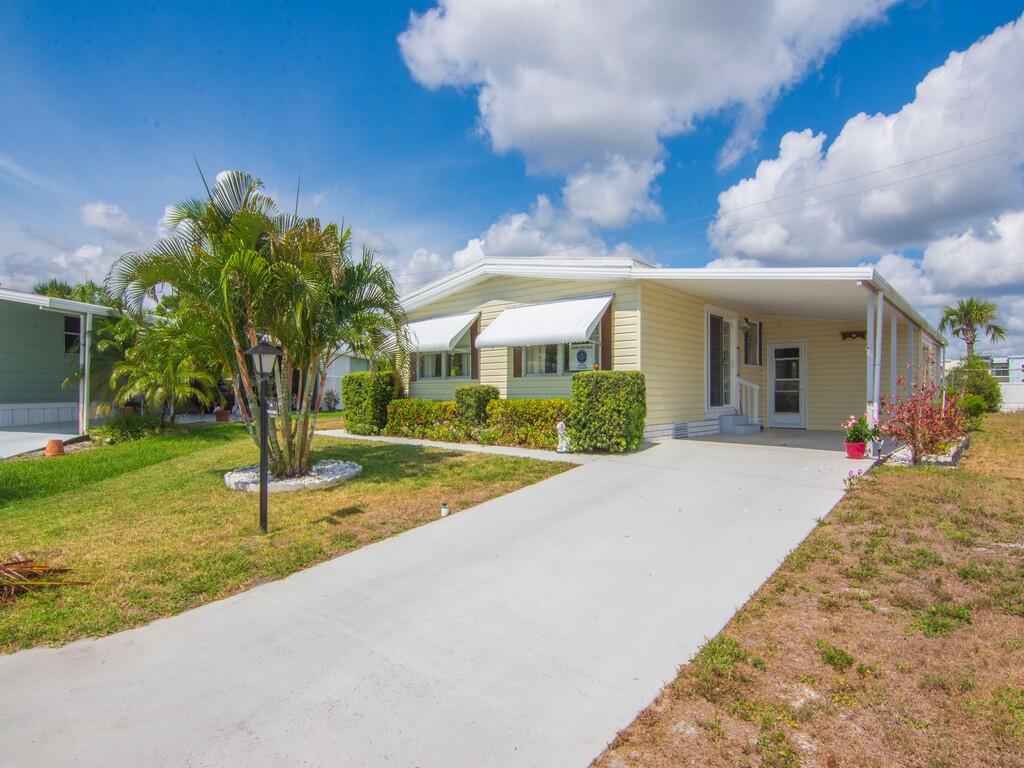 196 NE Emerald Drive