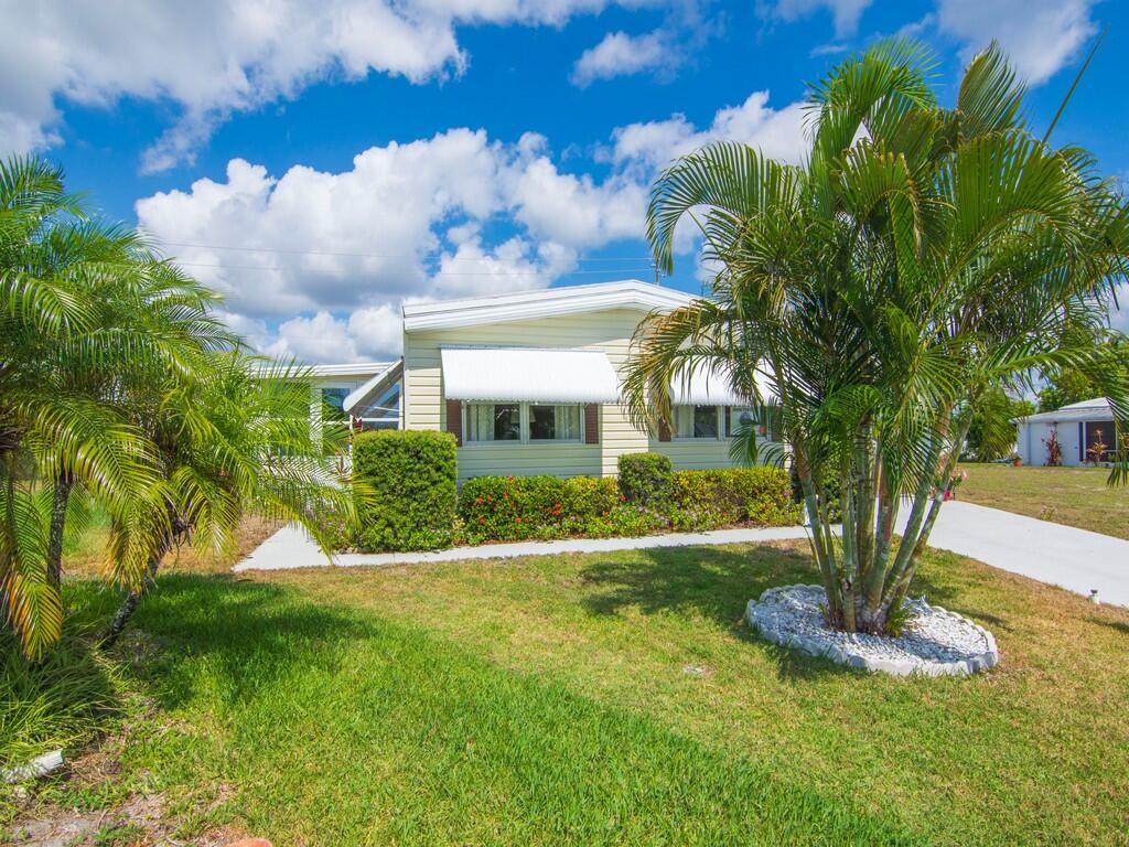 196 NE Emerald Drive