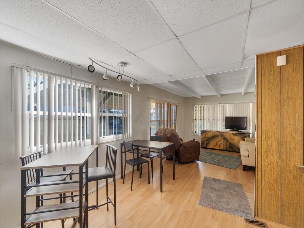 335 NE Tropicalia Lane