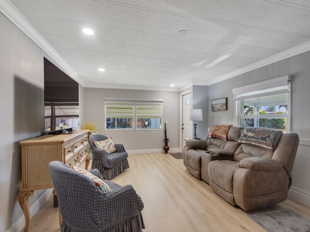 309 NE Pinelake Village Boulevard