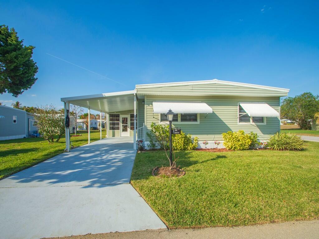 309 NE Pinelake Village Boulevard