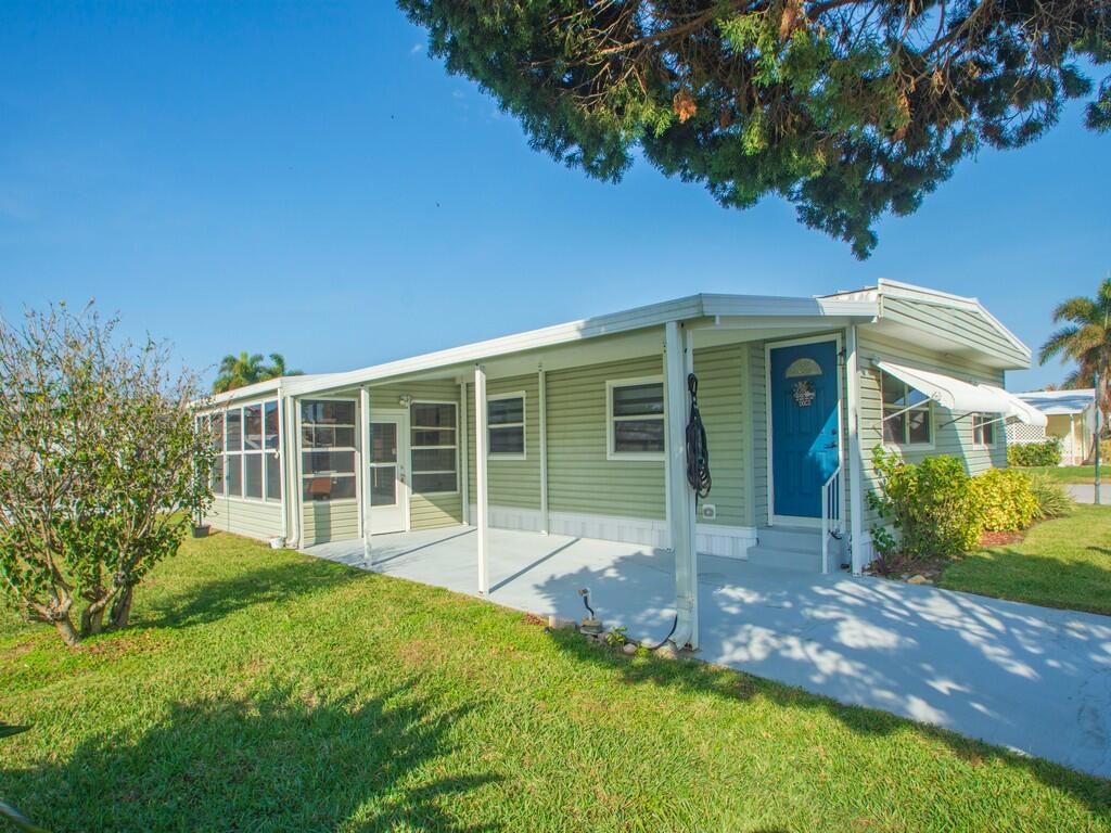 309 NE Pinelake Village Boulevard