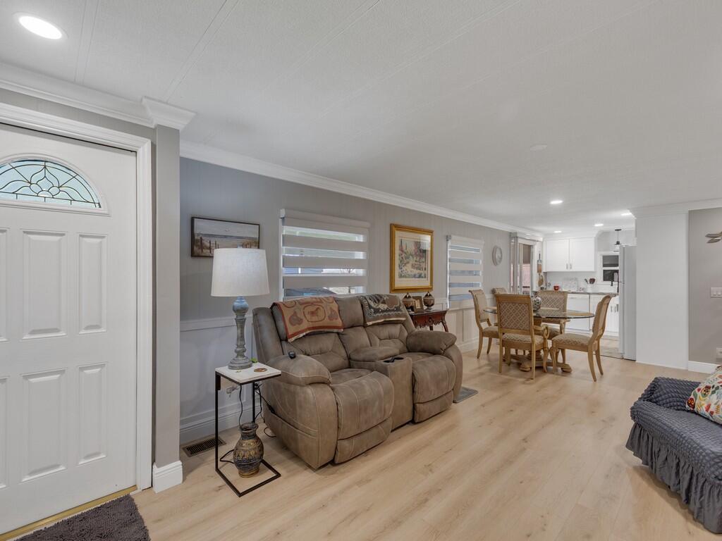 309 NE Pinelake Village Boulevard