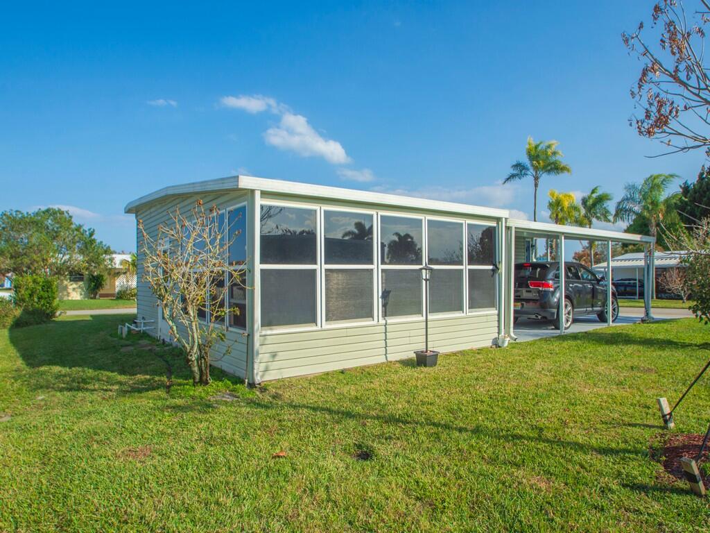 309 NE Pinelake Village Boulevard