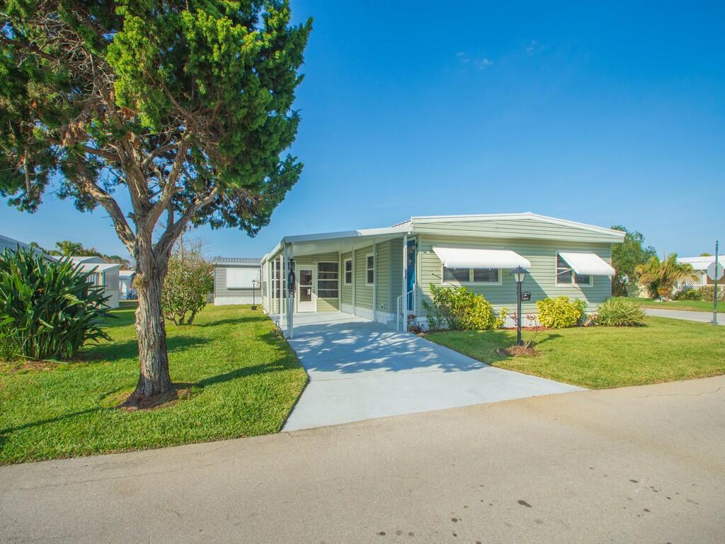 309 NE Pinelake Village Boulevard