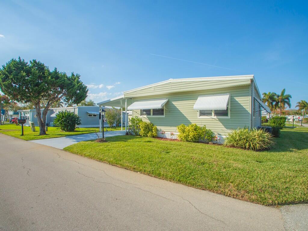 309 NE Pinelake Village Boulevard