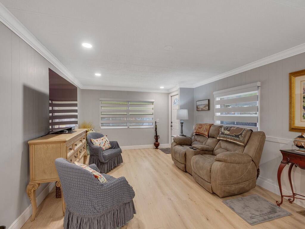 309 NE Pinelake Village Boulevard